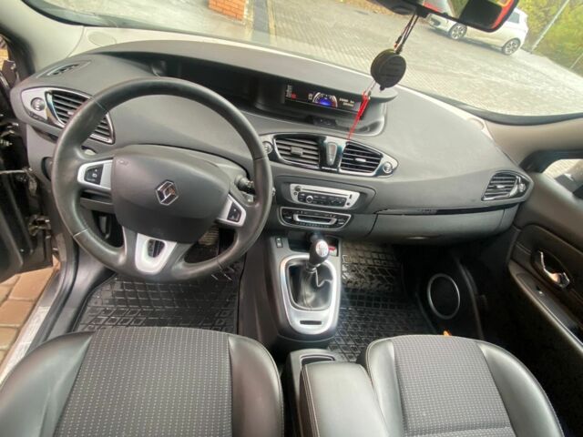 Серый Рено Гранд Сценик, объемом двигателя 1.6 л и пробегом 217 тыс. км за 8200 $, фото 4 на Automoto.ua