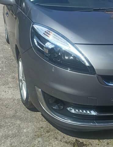 Сірий Рено Гранд Сценік, об'ємом двигуна 1.6 л та пробігом 237 тис. км за 7700 $, фото 6 на Automoto.ua