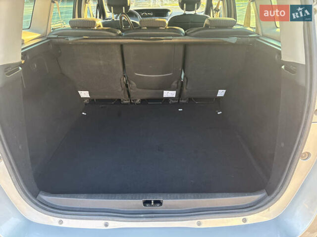 Серый Рено Гранд Сценик, объемом двигателя 1.5 л и пробегом 163 тыс. км за 8450 $, фото 15 на Automoto.ua