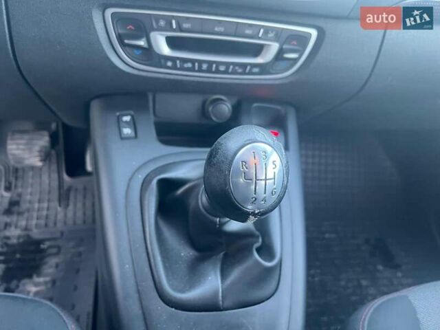 Серый Рено Гранд Сценик, объемом двигателя 1.5 л и пробегом 281 тыс. км за 9740 $, фото 17 на Automoto.ua