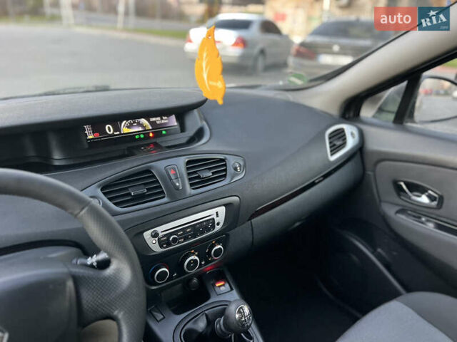 Серый Рено Гранд Сценик, объемом двигателя 1.6 л и пробегом 240 тыс. км за 7999 $, фото 57 на Automoto.ua