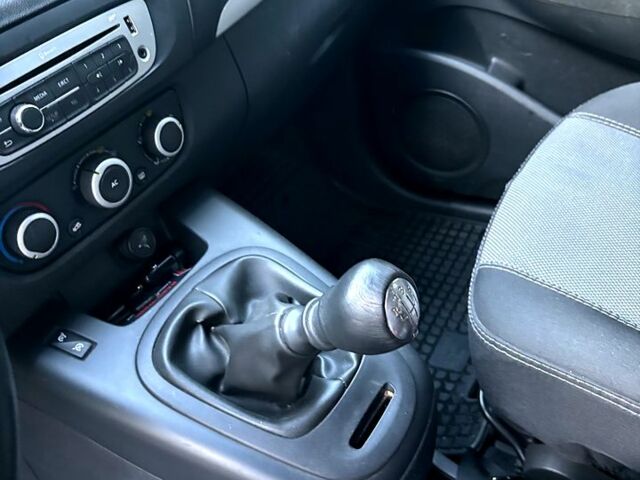 Серый Рено Гранд Сценик, объемом двигателя 1.5 л и пробегом 230 тыс. км за 8600 $, фото 3 на Automoto.ua