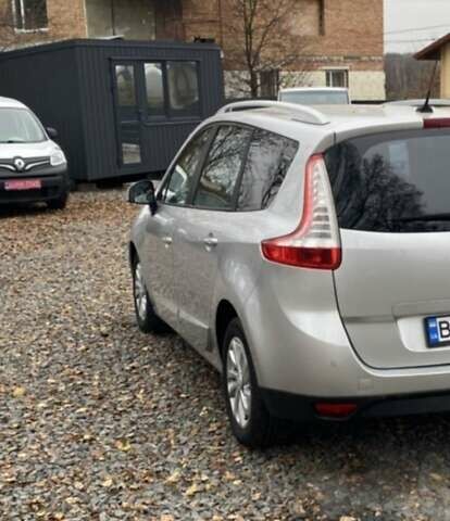 Серый Рено Гранд Сценик, объемом двигателя 1.5 л и пробегом 207 тыс. км за 9300 $, фото 2 на Automoto.ua