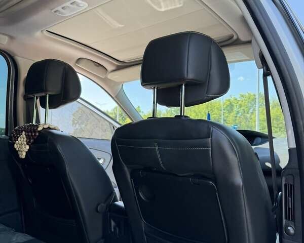 Серый Рено Гранд Сценик, объемом двигателя 1.6 л и пробегом 260 тыс. км за 9300 $, фото 29 на Automoto.ua