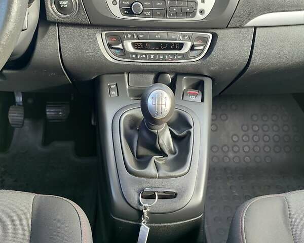 Рено Гранд Сценик 2013 в Черкассах на Automoto.ua Серый Рено Гранд Сценик, объемом двигателя 1.5 л и пробегом 254 тыс. км за 8650 $, фото 22 на Automoto.ua