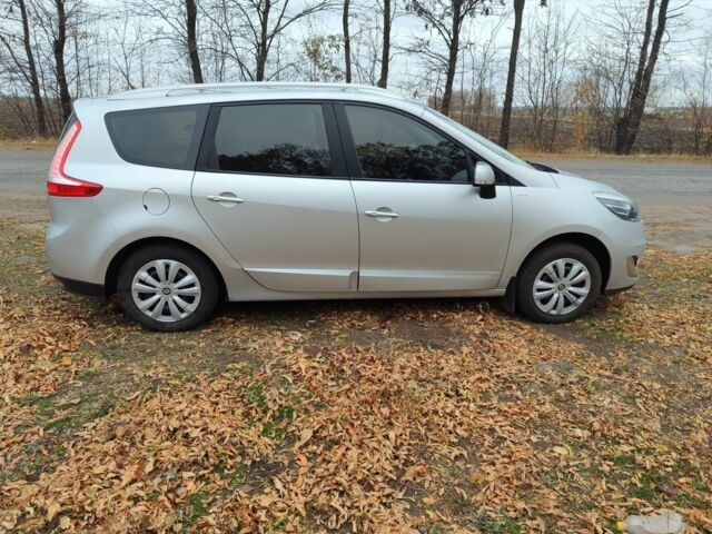 Сірий Рено Гранд Сценік, об'ємом двигуна 1.6 л та пробігом 212 тис. км за 10000 $, фото 1 на Automoto.ua