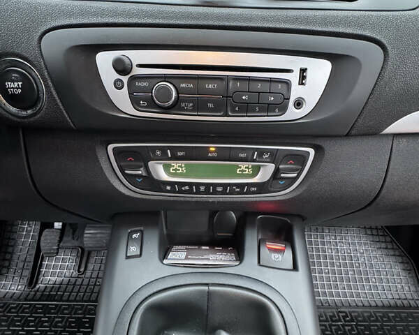 Сірий Рено Гранд Сценік, об'ємом двигуна 1.6 л та пробігом 251 тис. км за 9300 $, фото 41 на Automoto.ua