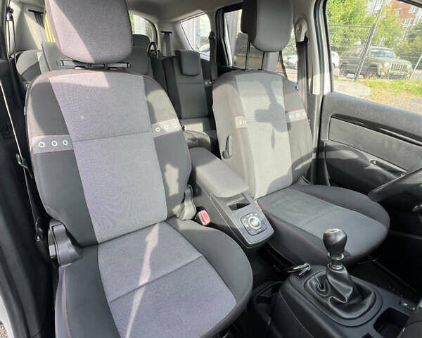 Серый Рено Гранд Сценик, объемом двигателя 1.6 л и пробегом 212 тыс. км за 8778 $, фото 27 на Automoto.ua