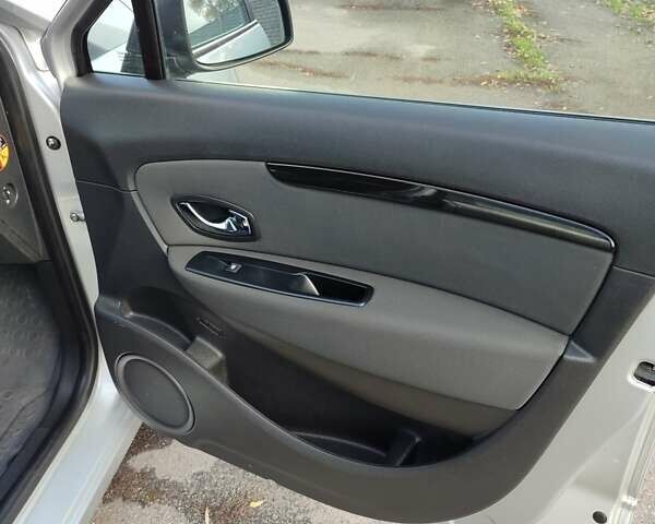 Рено Гранд Сценик 2013 в Черкассах на Automoto.ua Серый Рено Гранд Сценик, объемом двигателя 1.5 л и пробегом 254 тыс. км за 8650 $, фото 26 на Automoto.ua