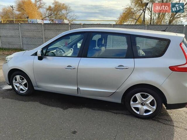 Рено Гранд Сценик 2013 в Черкассах на Automoto.ua Серый Рено Гранд Сценик, объемом двигателя 1.5 л и пробегом 254 тыс. км за 8650 $, фото 4 на Automoto.ua