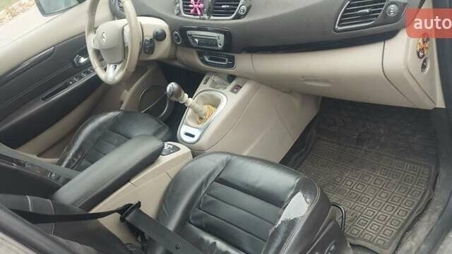 Рено Гранд Сценик 2013 в Старая Выжевка на Automoto.ua Серый Рено Гранд Сценик, объемом двигателя 1.6 л и пробегом 390 тыс. км за 6900 $, фото 11 на Automoto.ua