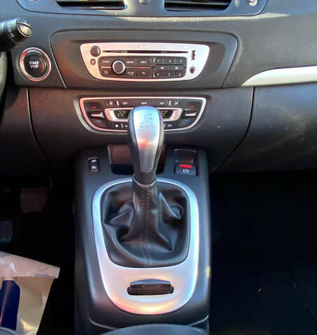 Серый Рено Гранд Сценик, объемом двигателя 1.5 л и пробегом 225 тыс. км за 9500 $, фото 12 на Automoto.ua