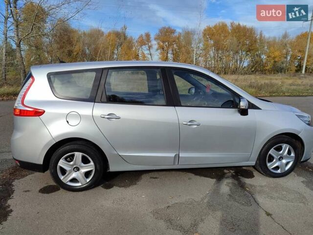 Рено Гранд Сценик 2013 в Черкассах на Automoto.ua Серый Рено Гранд Сценик, объемом двигателя 1.5 л и пробегом 254 тыс. км за 8650 $, фото 13 на Automoto.ua