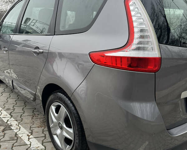 Сірий Рено Гранд Сценік, об'ємом двигуна 1.6 л та пробігом 251 тис. км за 9300 $, фото 14 на Automoto.ua