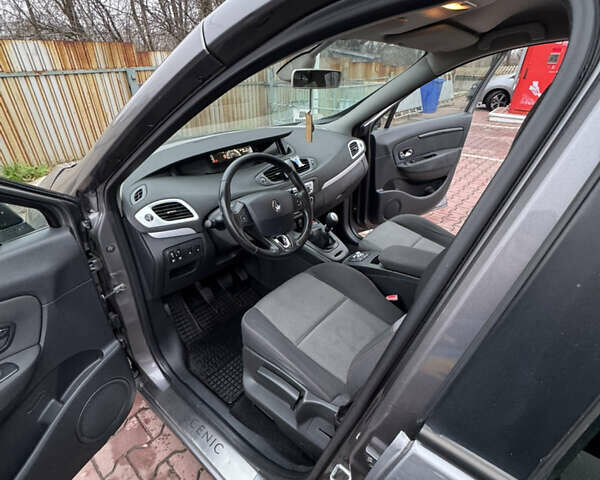 Сірий Рено Гранд Сценік, об'ємом двигуна 1.6 л та пробігом 251 тис. км за 9300 $, фото 32 на Automoto.ua