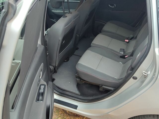 Сірий Рено Гранд Сценік, об'ємом двигуна 1.6 л та пробігом 212 тис. км за 10000 $, фото 9 на Automoto.ua