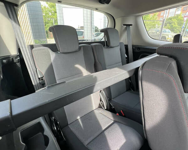 Серый Рено Гранд Сценик, объемом двигателя 1.6 л и пробегом 212 тыс. км за 8778 $, фото 35 на Automoto.ua