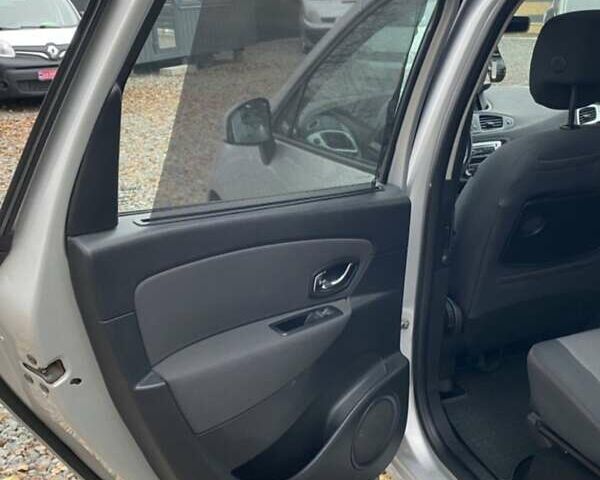 Серый Рено Гранд Сценик, объемом двигателя 1.5 л и пробегом 207 тыс. км за 9300 $, фото 11 на Automoto.ua