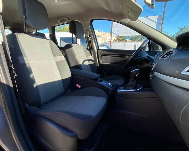 Серый Рено Гранд Сценик, объемом двигателя 1.5 л и пробегом 225 тыс. км за 9500 $, фото 17 на Automoto.ua