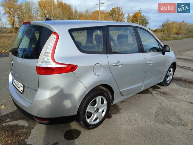 Рено Гранд Сценик 2013 в Черкассах на Automoto.ua Серый Рено Гранд Сценик, объемом двигателя 1.5 л и пробегом 254 тыс. км за 8650 $, фото 11 на Automoto.ua