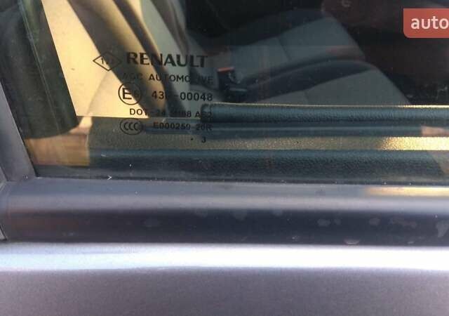 Серый Рено Гранд Сценик, объемом двигателя 1.5 л и пробегом 260 тыс. км за 10000 $, фото 13 на Automoto.ua