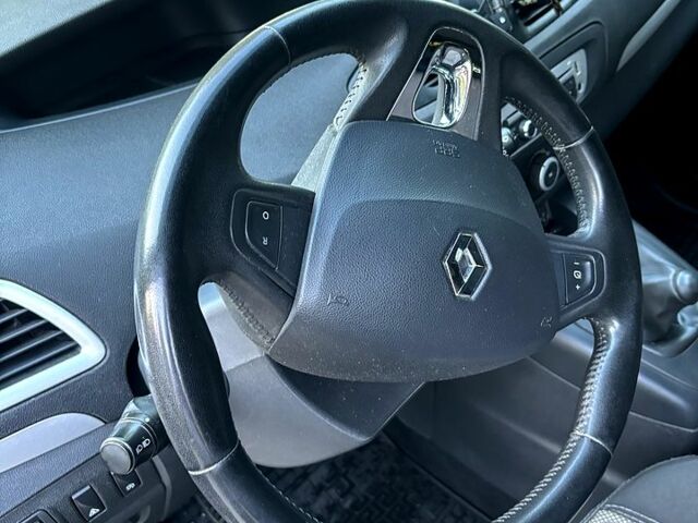 Серый Рено Гранд Сценик, объемом двигателя 1.5 л и пробегом 230 тыс. км за 8600 $, фото 4 на Automoto.ua