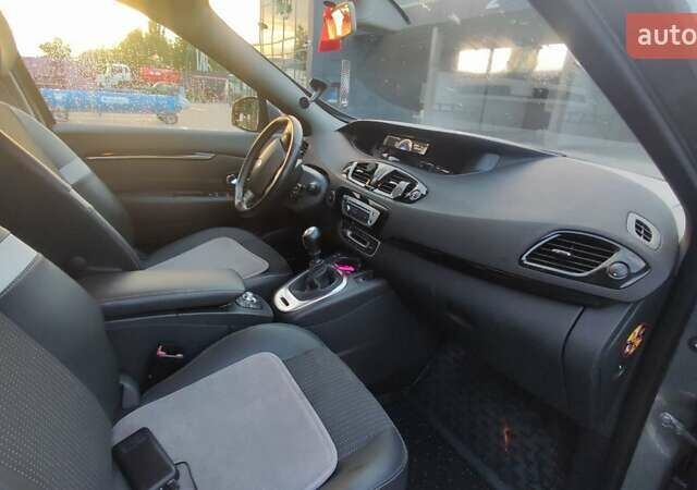 Сірий Рено Гранд Сценік, об'ємом двигуна 1.6 л та пробігом 245 тис. км за 8999 $, фото 4 на Automoto.ua