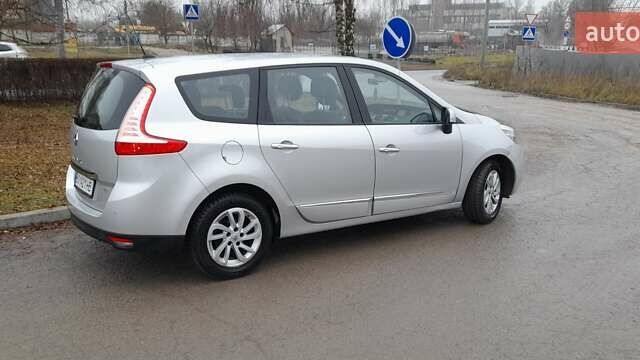 Серый Рено Гранд Сценик, объемом двигателя 1.46 л и пробегом 223 тыс. км за 11199 $, фото 4 на Automoto.ua