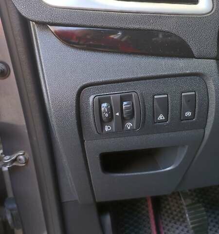 Серый Рено Гранд Сценик, объемом двигателя 1.5 л и пробегом 210 тыс. км за 9650 $, фото 27 на Automoto.ua