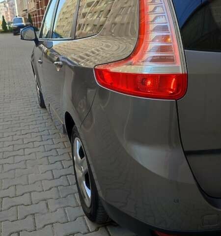 Серый Рено Гранд Сценик, объемом двигателя 1.5 л и пробегом 210 тыс. км за 9650 $, фото 13 на Automoto.ua