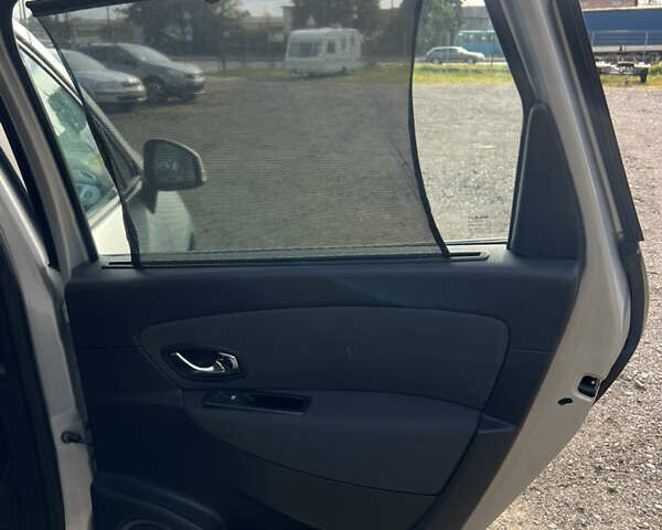 Серый Рено Гранд Сценик, объемом двигателя 1.6 л и пробегом 212 тыс. км за 8778 $, фото 31 на Automoto.ua