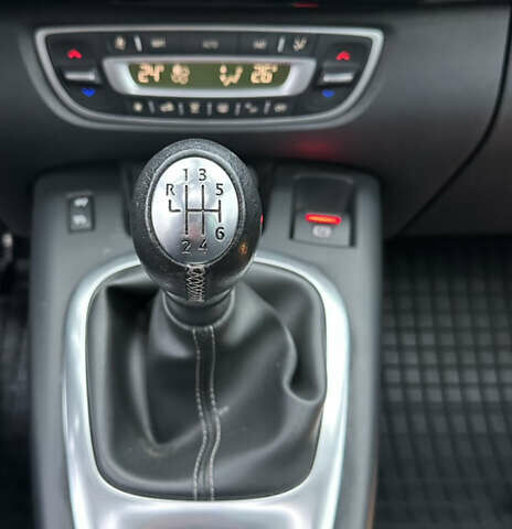 Сірий Рено Гранд Сценік, об'ємом двигуна 1.5 л та пробігом 225 тис. км за 10899 $, фото 42 на Automoto.ua