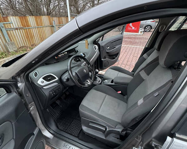 Сірий Рено Гранд Сценік, об'ємом двигуна 1.6 л та пробігом 251 тис. км за 9300 $, фото 40 на Automoto.ua