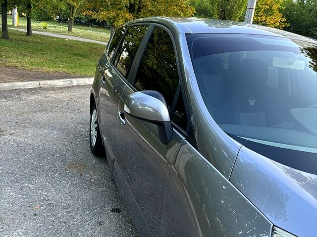 Серый Рено Гранд Сценик, объемом двигателя 1.5 л и пробегом 230 тыс. км за 8600 $, фото 2 на Automoto.ua