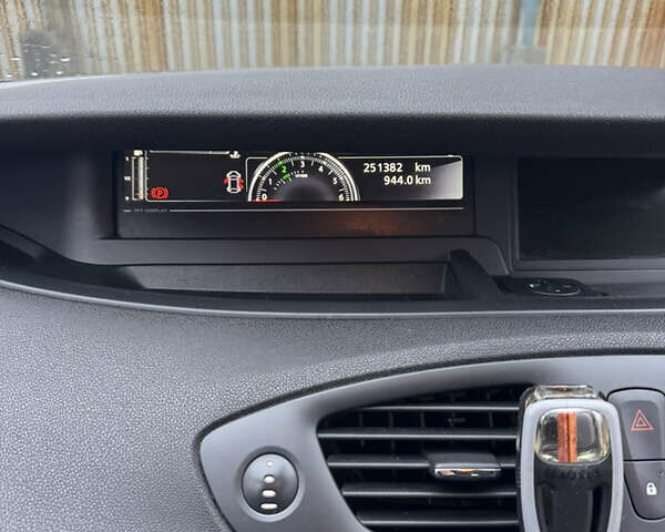 Сірий Рено Гранд Сценік, об'ємом двигуна 1.6 л та пробігом 251 тис. км за 9300 $, фото 42 на Automoto.ua