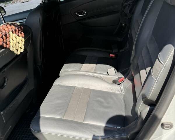 Серый Рено Гранд Сценик, объемом двигателя 1.6 л и пробегом 260 тыс. км за 9300 $, фото 30 на Automoto.ua