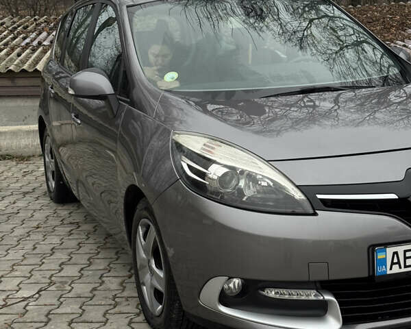 Сірий Рено Гранд Сценік, об'ємом двигуна 1.6 л та пробігом 251 тис. км за 9300 $, фото 1 на Automoto.ua