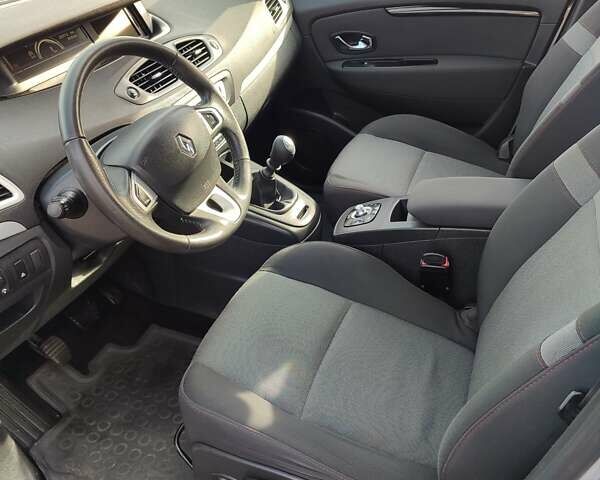 Рено Гранд Сценик 2013 в Черкассах на Automoto.ua Серый Рено Гранд Сценик, объемом двигателя 1.5 л и пробегом 254 тыс. км за 8650 $, фото 19 на Automoto.ua