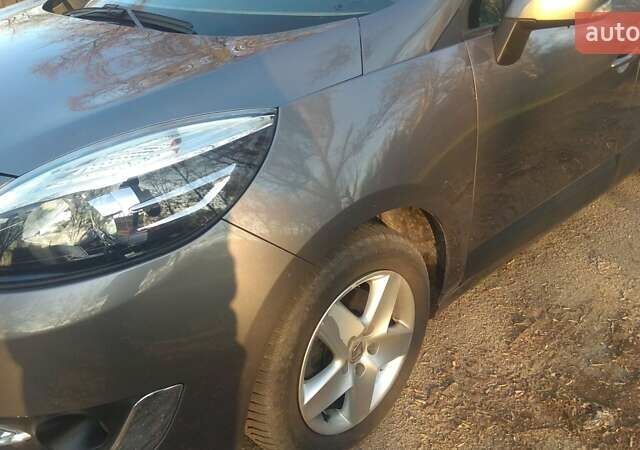 Серый Рено Гранд Сценик, объемом двигателя 1.5 л и пробегом 260 тыс. км за 10000 $, фото 4 на Automoto.ua