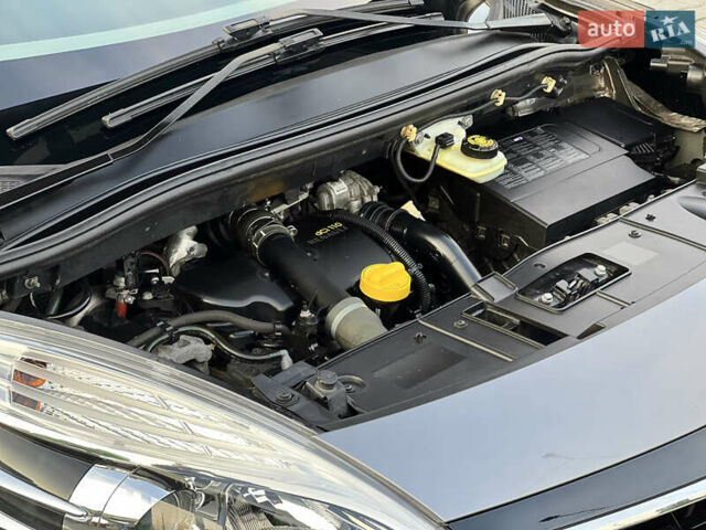 Сірий Рено Гранд Сценік, об'ємом двигуна 1.5 л та пробігом 210 тис. км за 10000 $, фото 51 на Automoto.ua