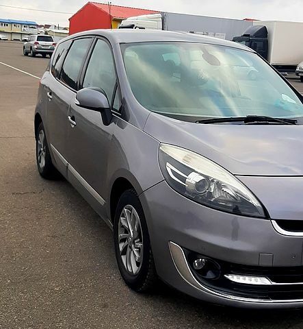 Сірий Рено Гранд Сценік, об'ємом двигуна 1.5 л та пробігом 300 тис. км за 8500 $, фото 2 на Automoto.ua