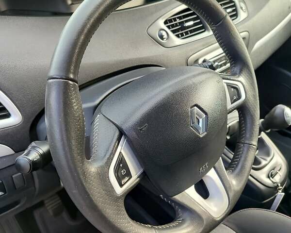 Рено Гранд Сценик 2013 в Черкассах на Automoto.ua Серый Рено Гранд Сценик, объемом двигателя 1.5 л и пробегом 254 тыс. км за 8650 $, фото 20 на Automoto.ua