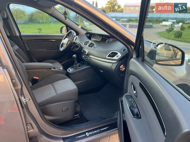 Серый Рено Гранд Сценик, объемом двигателя 1.6 л и пробегом 203 тыс. км за 8990 $, фото 48 на Automoto.ua