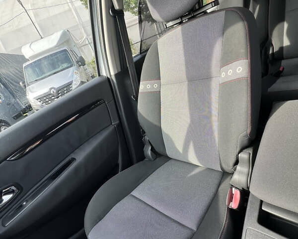 Серый Рено Гранд Сценик, объемом двигателя 1.6 л и пробегом 212 тыс. км за 8778 $, фото 23 на Automoto.ua