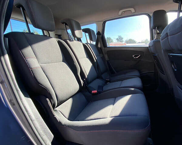 Серый Рено Гранд Сценик, объемом двигателя 1.5 л и пробегом 225 тыс. км за 9500 $, фото 15 на Automoto.ua