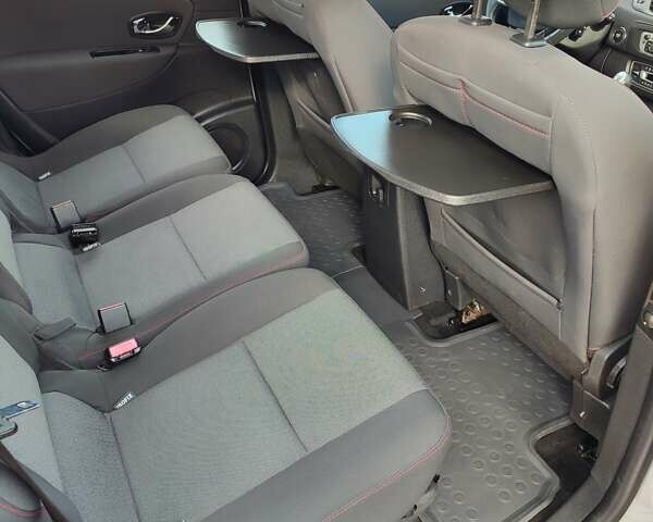 Рено Гранд Сценик 2013 в Черкассах на Automoto.ua Серый Рено Гранд Сценик, объемом двигателя 1.5 л и пробегом 254 тыс. км за 8650 $, фото 30 на Automoto.ua