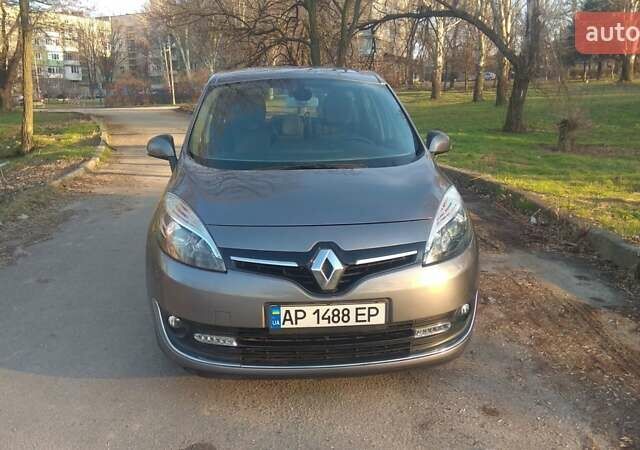 Серый Рено Гранд Сценик, объемом двигателя 1.5 л и пробегом 260 тыс. км за 10000 $, фото 1 на Automoto.ua