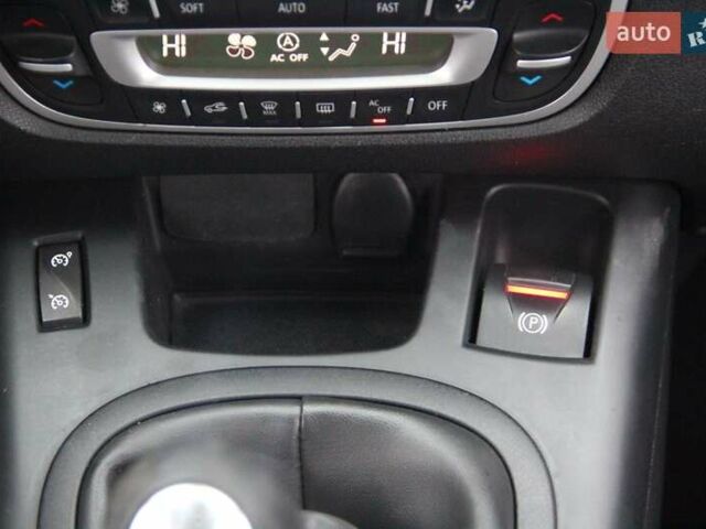 Серый Рено Гранд Сценик, объемом двигателя 1.6 л и пробегом 294 тыс. км за 7900 $, фото 21 на Automoto.ua