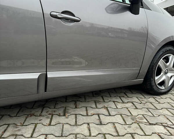 Сірий Рено Гранд Сценік, об'ємом двигуна 1.6 л та пробігом 251 тис. км за 9300 $, фото 2 на Automoto.ua