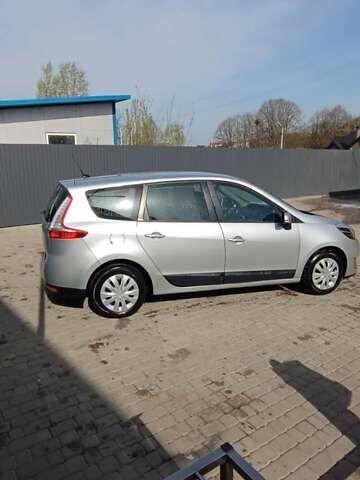 Серый Рено Гранд Сценик, объемом двигателя 1.46 л и пробегом 212 тыс. км за 8650 $, фото 10 на Automoto.ua